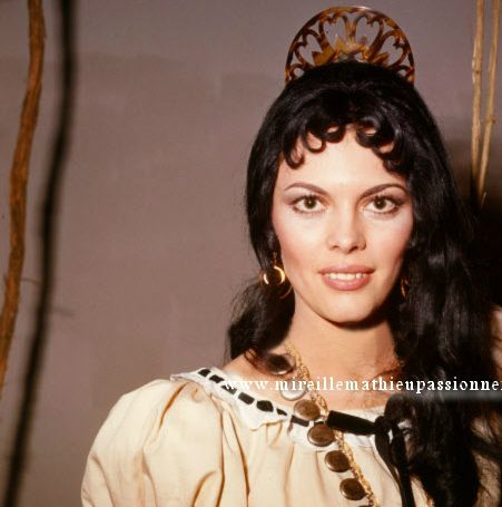 Mireille, sketch : La voix d'en haut :  Salves d'or 4 Juin 1969.